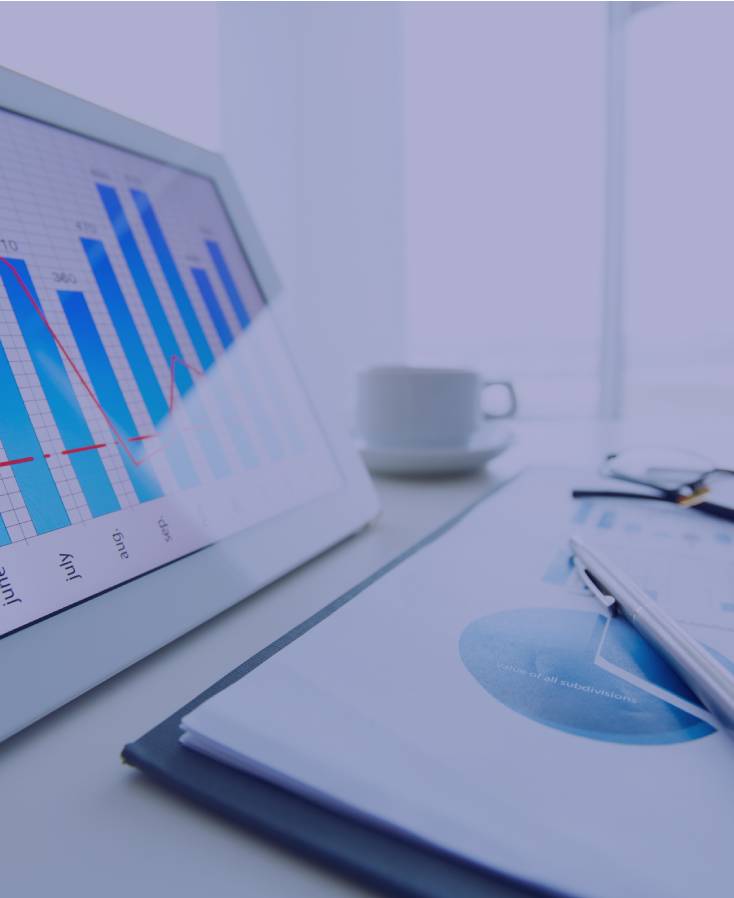 Imagem de pressfoto no freepik - close-up-da-pena-no-relatorio-financeiro-com-fundo-janela