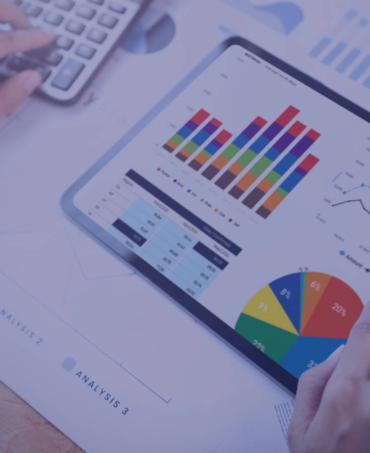 Imagem de our-team no freepik - mulher-de-negocios-usando-um-tablet-para-analisar-o-conceito-de-sucesso-de-estatisticas-de-estrategia-de-financas-de-empresa-e-planejamento-para-o-futuro-na-sala-de-escritorio